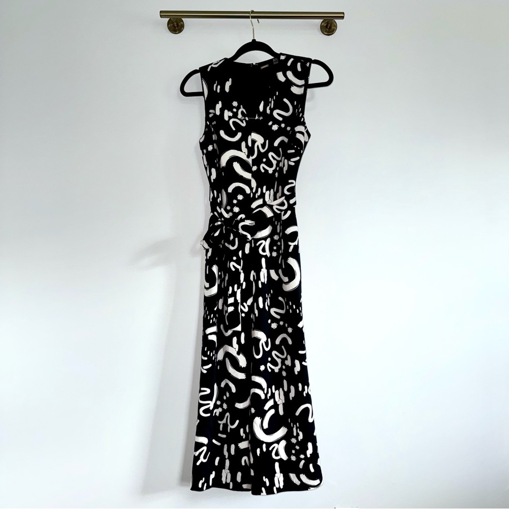 T Tahari Elegant Black and White Abstract Art Deco Patterned Jumpsuit